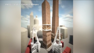 Bologna, Torre Garisenda messa in sicurezza con tralicci della Torre di Pisa