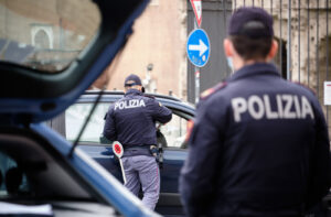Napoli, sparatoria in strada ad Afragola: cinque feriti
