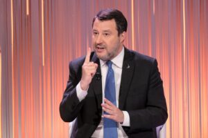 Scuola, Salvini: “Serve mettere tetto 20% ad alunni stranieri in classe”