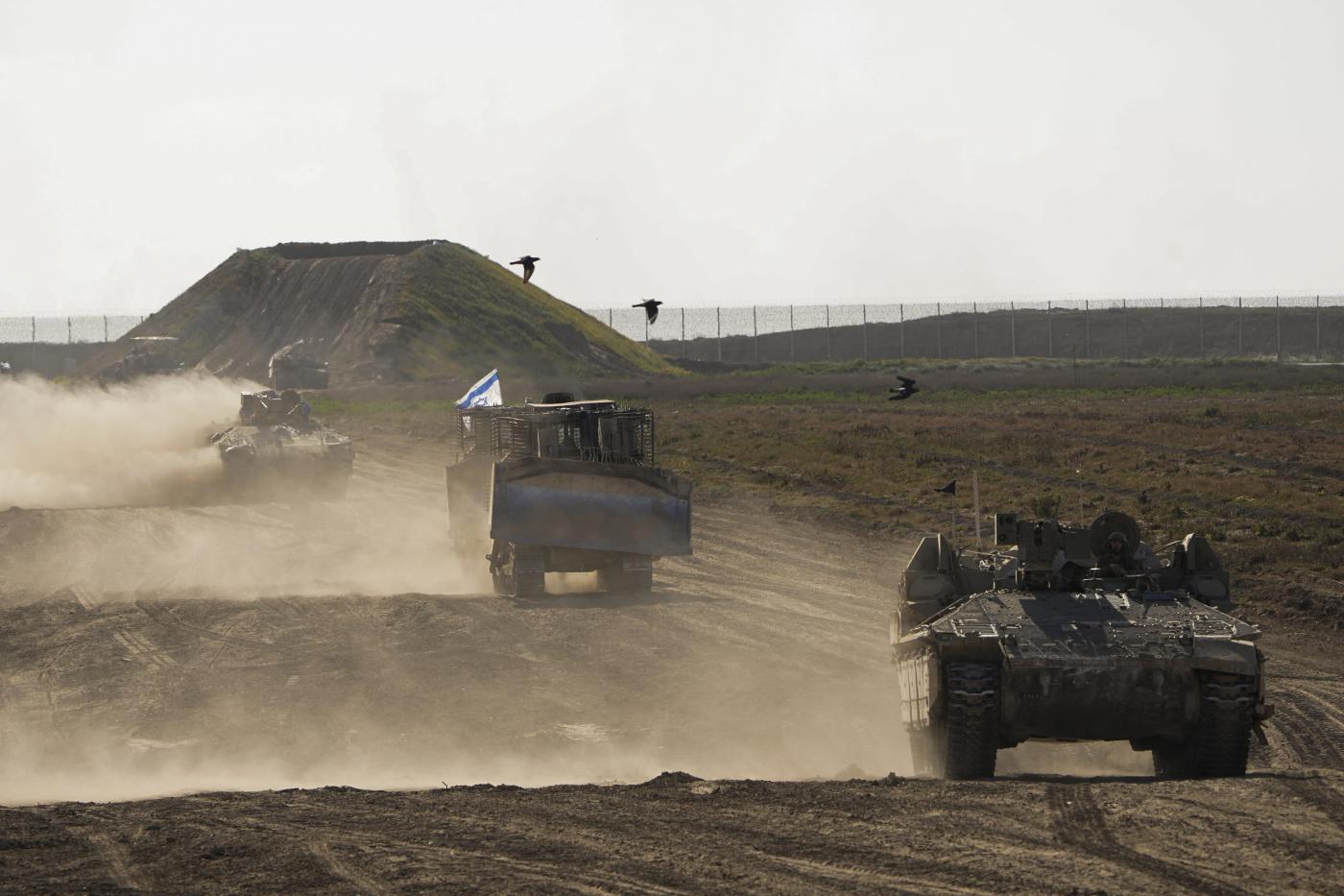 Gaza, truppe israeliane uccidono due palestinesi disarmati. Hamas: “Crimine atroce”