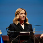Meloni: “Pace si costruisce con deterrenza, non da divano di casa”