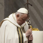 Vaticano, Papa Francesco: “Chi non piange regredisce”