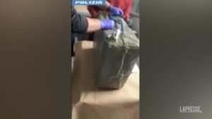 Bologna, droga in auto e casa: arrestate due persone