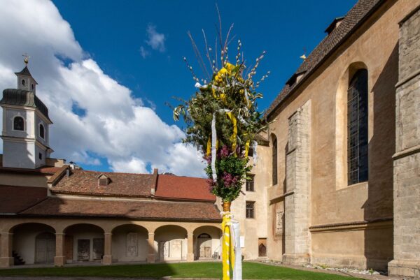 Pasqua, in Alto Adige tra Palmbuschen e la battaglia delle uova