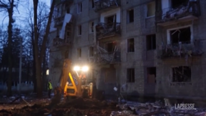 Ucraina, Kharkiv dopo le ultime bombe russe: palazzi sventrati e tanta disperazione