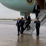 New York, Biden e Obama sbarcano dall’Air Force One