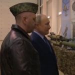 Russia, Putin visita base militare