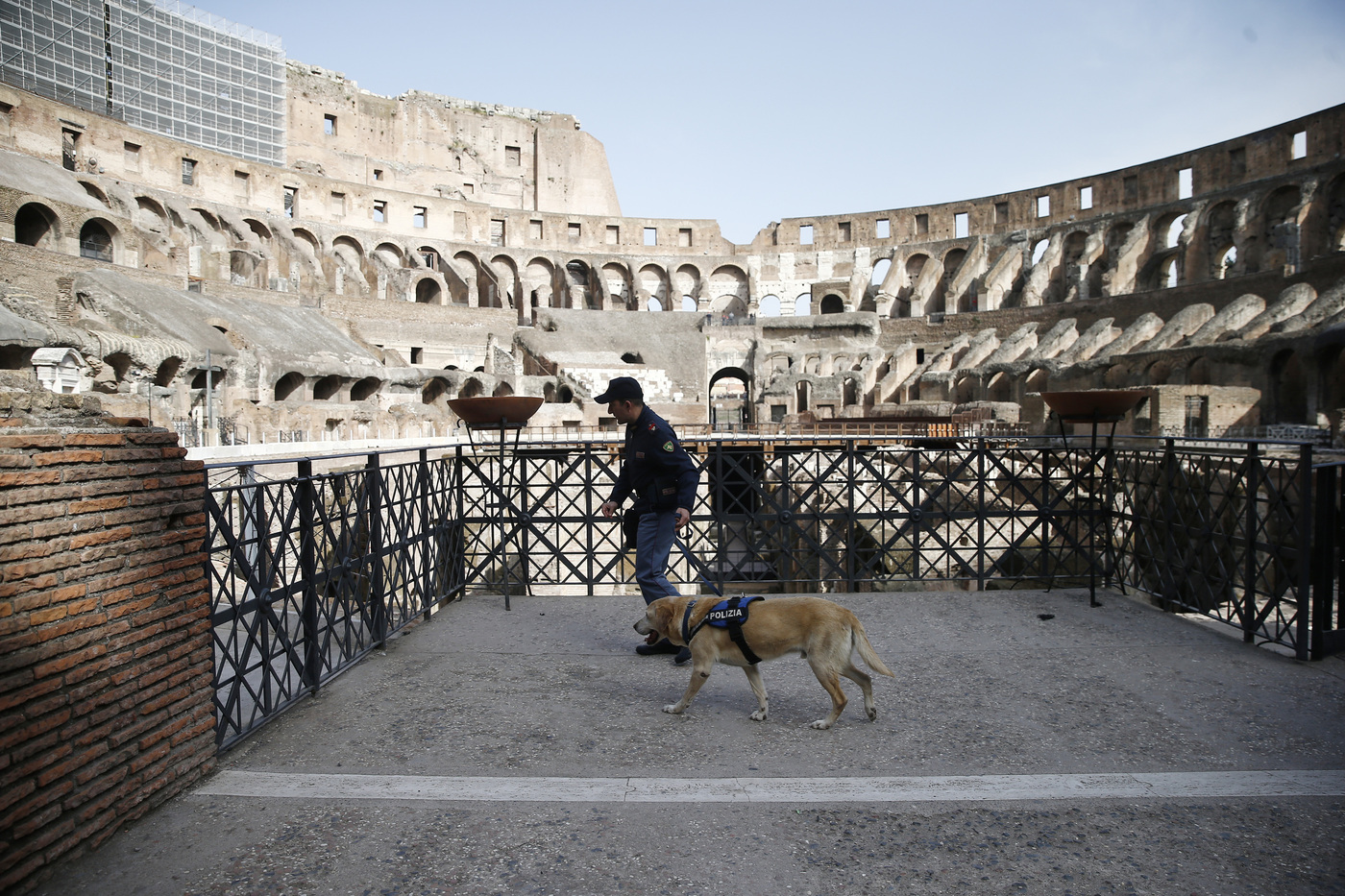 Pasqua, bonifiche al Colosseo per via Crucis Papa: tiratori scelti sui tetti