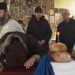 Ucraina, parenti e amici ai funerali di un volontario dell’esercito