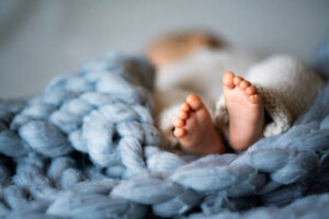 Natalità in picchiata in Italia, 379mila neonati: minimo storico di nascite