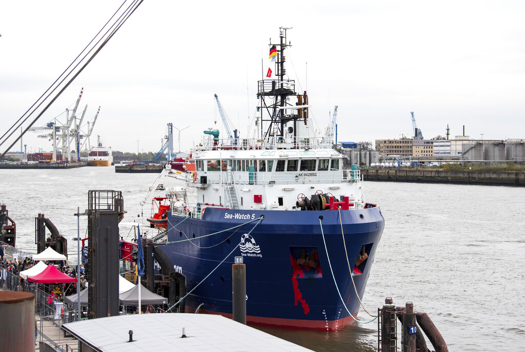 Migranti, tribunale Ragusa sospende fermo amministrativo Sea Watch 5 Migranti, tribunale Ragusa sospende fermo amministrativo Sea Watch 5