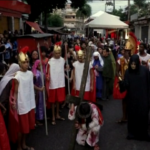 Brasile, la suggestiva via crucis nelle favelas di Rio