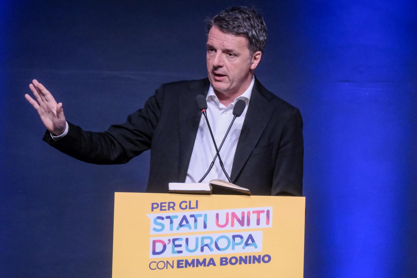 Europee, scontro Renzi-Pizzarotti sulla lista Stati Uniti d’Europa