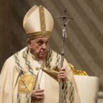 Papa Francesco presiede la Veglia Pasquale a San Pietro