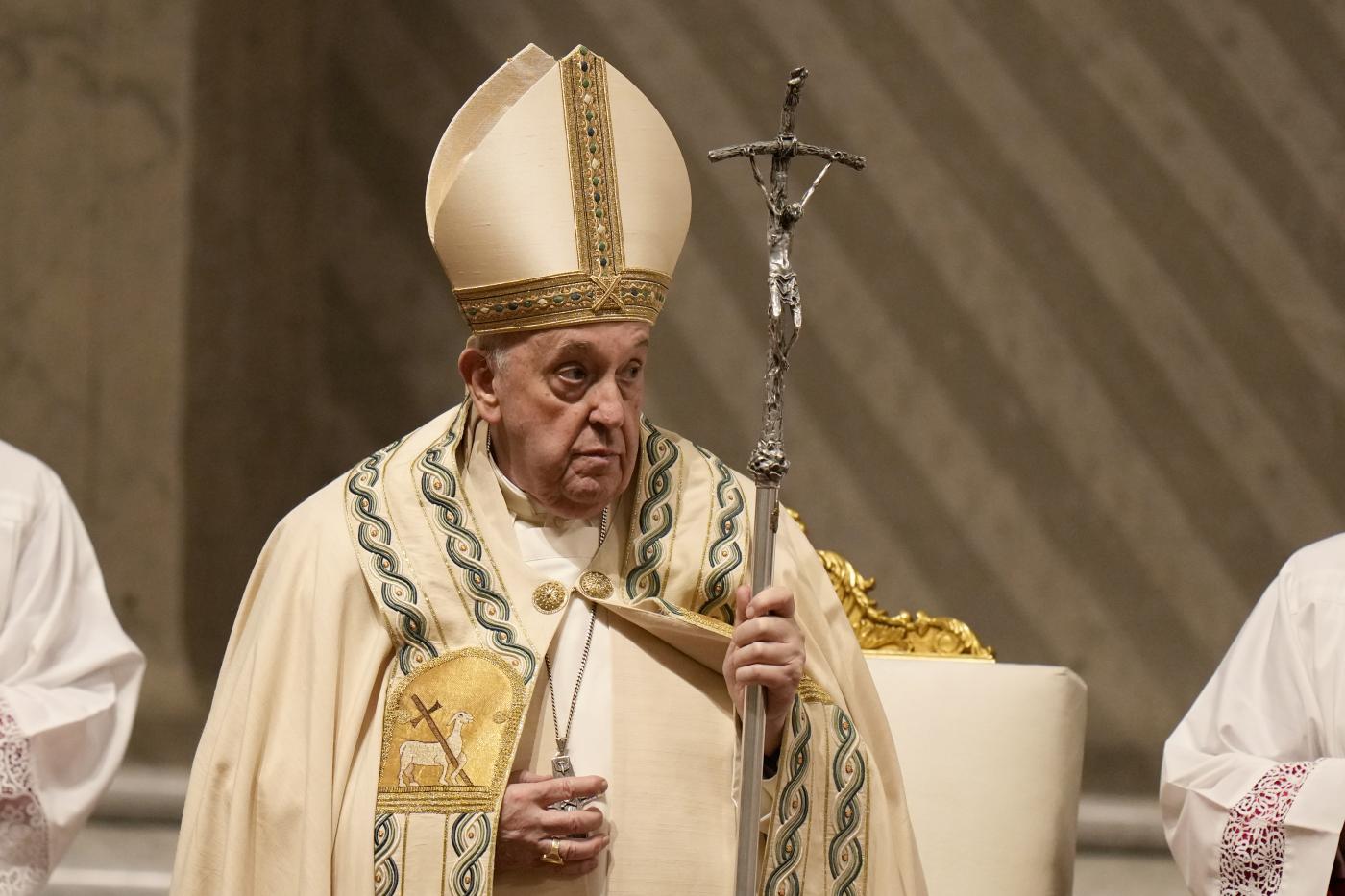 Papa Francesco presiede la Veglia Pasquale a San Pietro