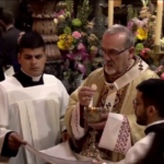 Gerusalemme, folla di fedeli alla messa al Santo Sepolcro