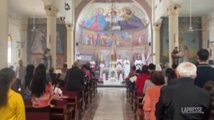 Gaza, decine di palestinesi in chiesa per celebrare domenica di Pasqua