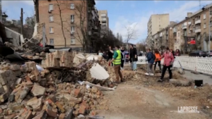 Ucraina, strade invase dalle macerie dopo gli ultimi attacchi russi