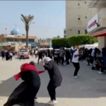 Striscia di Gaza, raid israeliano contro tendopoli ospedale: il momento dell’esplosione