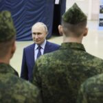 Ucraina, Putin firma il decreto d’arruolamento di 147mila militari