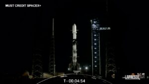 SpaceX, Falcon 9 porta in orbita 23 satelliti Starlink