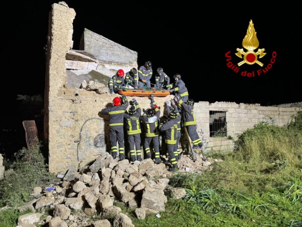 Nuoro, crolla solaio di una casa diroccata: muoiono due adolescenti
