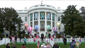Usa, in migliaia alla Casa Bianca per la ‘Caccia alle uova’ di Pasqua