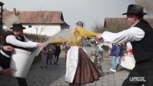 Ungheria, secchi d’acqua sulle donne: la ‘strana’ tradizione pasquale