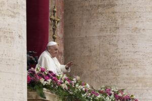 Vaticano - La benedizione Urbi et Orbi di Papa Francesco nel giorno di Pasqua in Piazza San Pietro