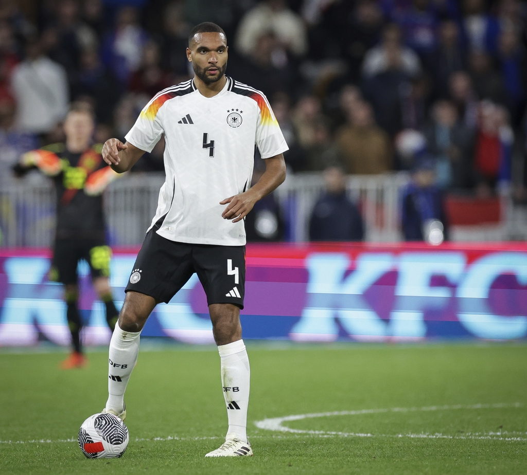 Germania, maglia 44 ricorda le SS naziste: Adidas la ritira dal mercato