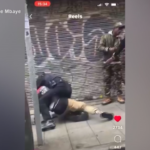 Madrid, poliziotti aggrediscono due uomini di colore disarmati: il video