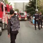 Istanbul, i pompieri sul luogo dell’incendio