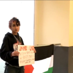 Milano, Bicocca: studentessa si incatena contro bando con Israele