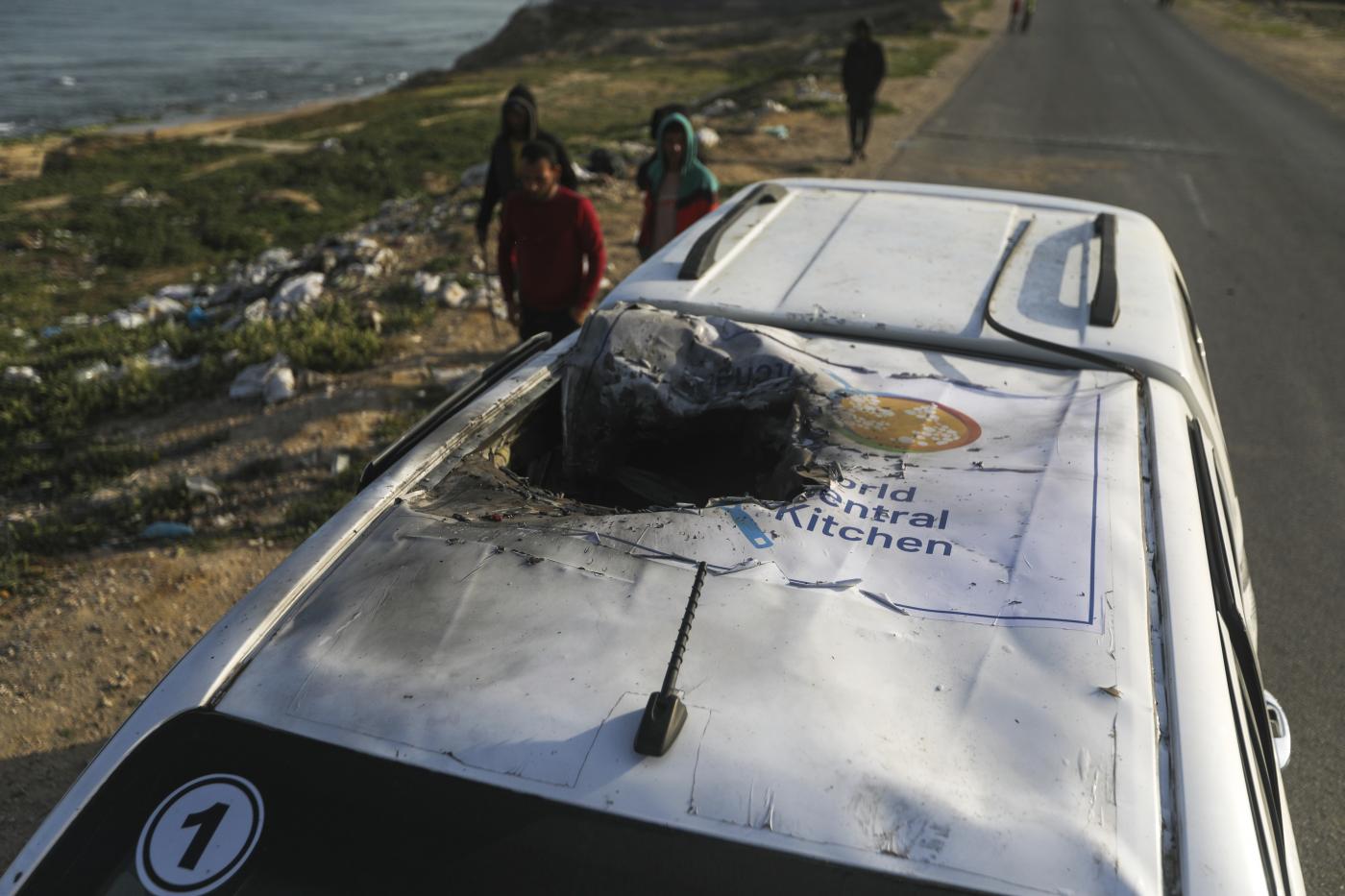 Gaza, sette operatori umanitari uccisi in un raid di Israele. Netanyahu: “Tragico errore”
