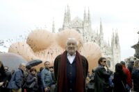 Milano, inaugurazione in Piazza Duomo dell'installazione per il Fuorisalone Up 5&6 di Gaetano Pesce