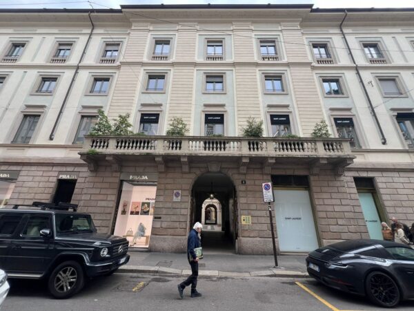 Milano, Kering acquista storico palazzo in Monte Napoleone per 1,3 miliardi