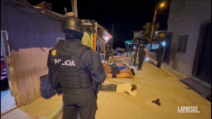Ecuador, blitz della polizia contro le gang: 56 arresti
