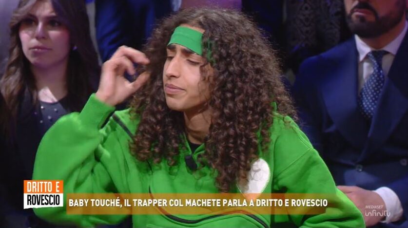 Dritto e rovescio, lite tra Baby Touchè e Del Debbio: il trapper lascia lo studio Dritto e rovescio, lite tra Baby Touchè e Del Debbio: il trapper lascia lo studio