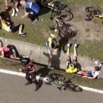 Maxi-caduta ai Paesi Baschi: a terra Vingegaard, Evenepoel e Roglic