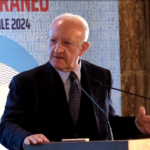 Napoli, De Luca interrotto durante convegno: “Io samaritano ma fino a un certo punto”