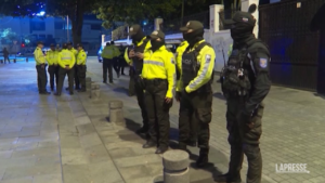 Ecuador, polizia fa irruzione nell’ambasciata messicana a Quito