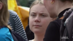 L’Aia, Greta Thunberg partecipa a manifestazione in difesa dell’ambiente