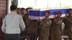 Israele, i funerali di uno dei quattro soldati uccisi a Khan Younis