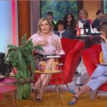 Simona Ventura in onda con metà volto paralizzato: “Niente di che, il freddo”