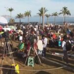 Eclissi totale di sole, folla radunata in Messico in attesa dell’evento