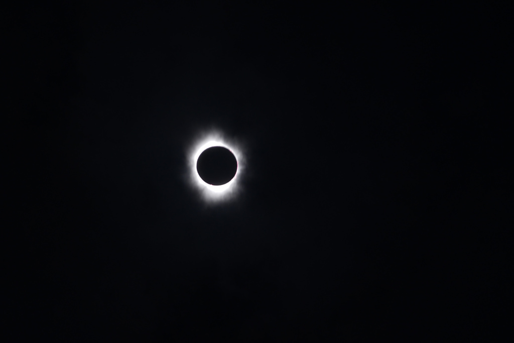 Eclissi totale di Sole, il cielo si oscura tra Messico, Usa e Canada