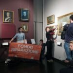 Ambiente, blitz Ultima Generazione in Galleria Accademia Firenze