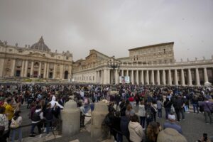 Vaticano: “Vietare la maternità surrogata a livello universale”