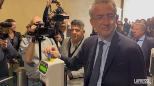 Napoli, sindaco Manfredi inaugura l’ascensore del monte Echia