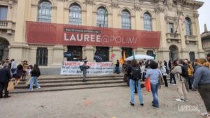 Università, presidio a Politecnico di Milano contro bando Maeci